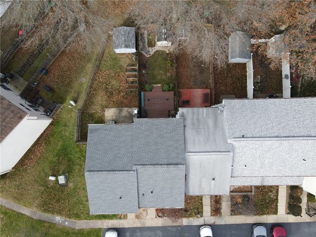 332 Parkwood Dr, Cranberry Twp, PA 16066