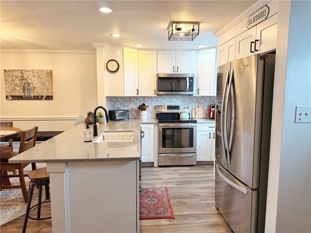 332 Parkwood Dr, Cranberry Twp, PA 16066