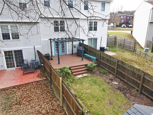 332 Parkwood Dr, Cranberry Twp, PA 16066