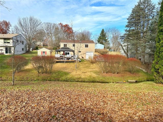 332 Parkwood Dr, Cranberry Twp, PA 16066