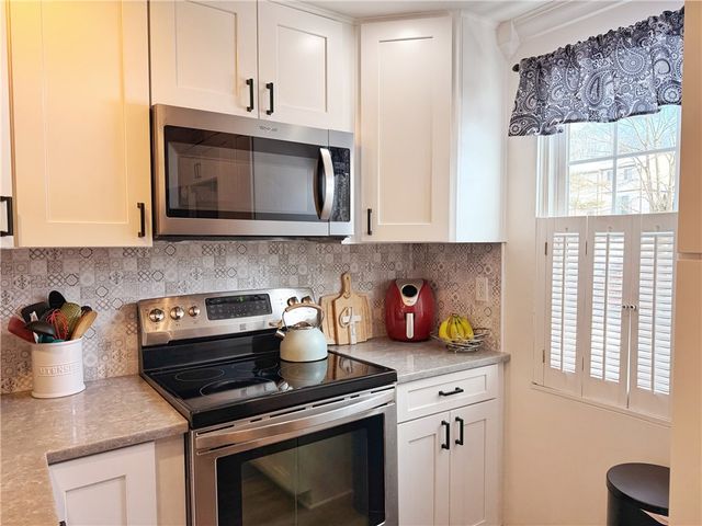 332 Parkwood Dr, Cranberry Twp, PA 16066