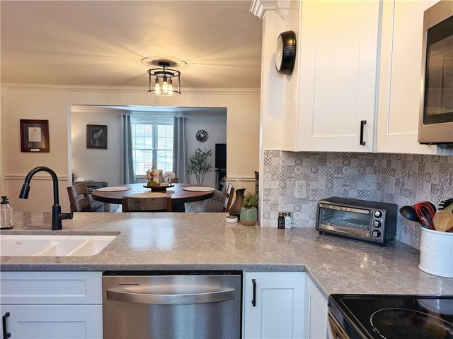 332 Parkwood Dr, Cranberry Twp, PA 16066