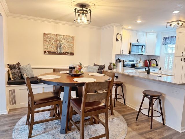 332 Parkwood Dr, Cranberry Twp, PA 16066