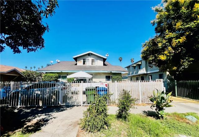 1081 W 39th, Los Angeles, CA 90037