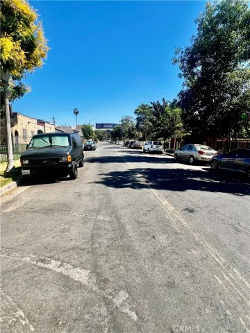 1081 W 39th, Los Angeles, CA 90037