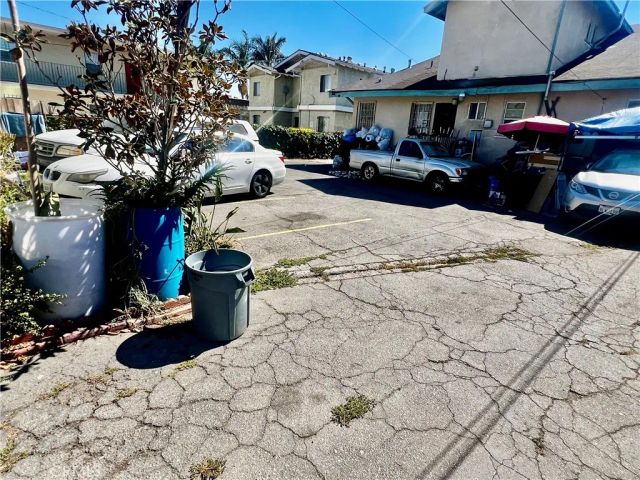 1081 W 39th, Los Angeles, CA 90037