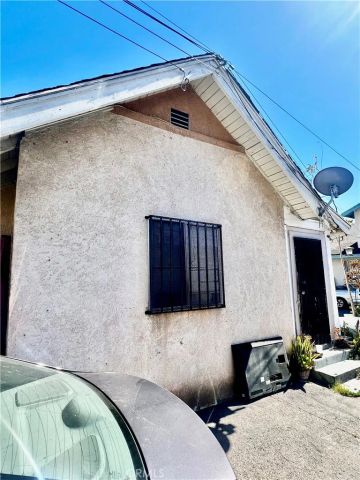 1081 W 39th, Los Angeles, CA 90037