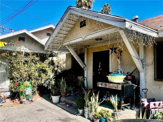 1081 W 39th, Los Angeles, CA 90037