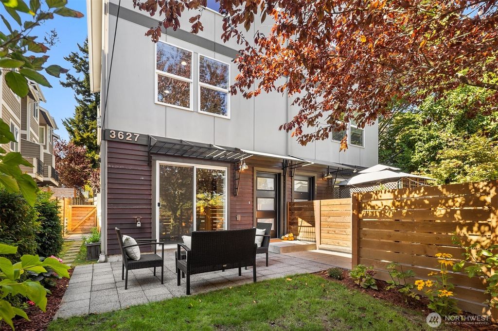 3627 Gilman Avenue W, Seattle, WA 98199