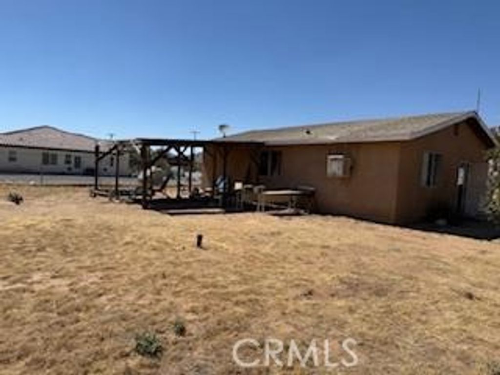 Image 2 of property listing at 16766 Walpi, Apple Valley, CA 92307
