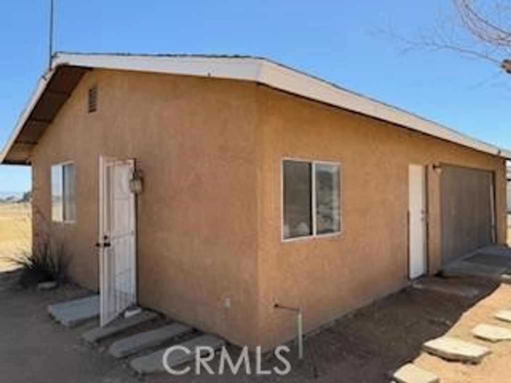 Image 3 of property listing at 16766 Walpi, Apple Valley, CA 92307