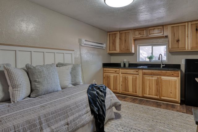 2417 BRITT Street NE, Albuquerque, NM 87112