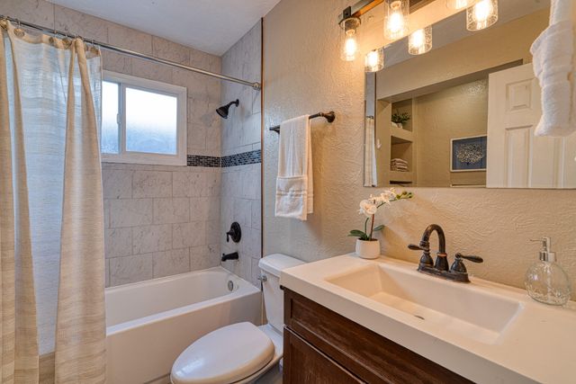 2417 BRITT Street NE, Albuquerque, NM 87112