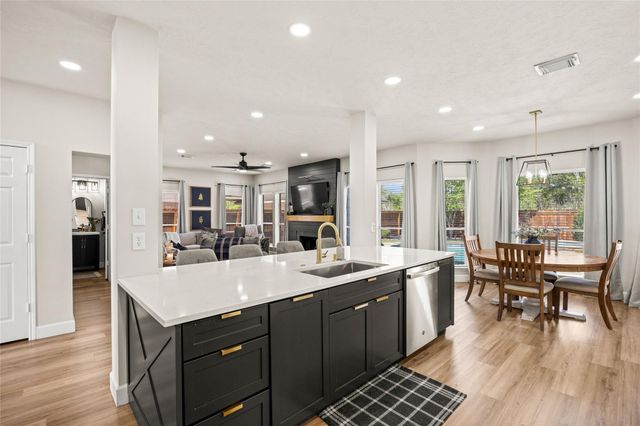 3514 Pine Chase Drive, Pearland, TX 77581
