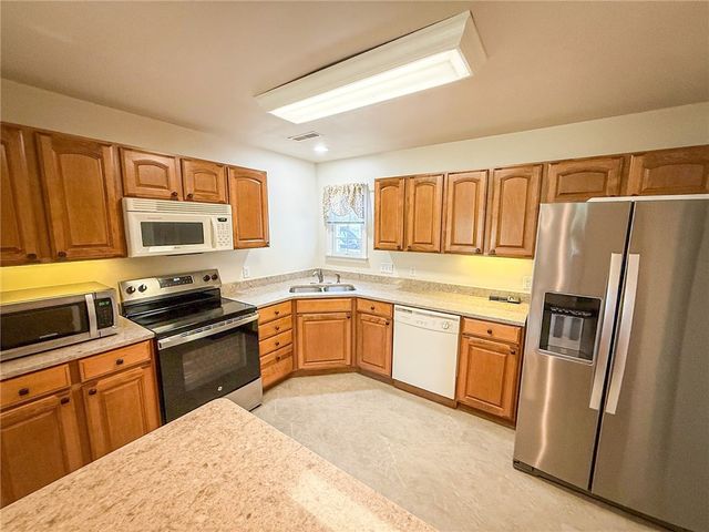 104 Woodhawk Ln, Franklin Twp, PA 16001