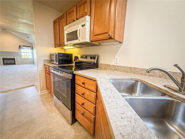 104 Woodhawk Ln, Franklin Twp, PA 16001