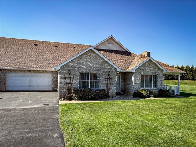 104 Woodhawk Ln, Franklin Twp, PA 16001