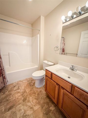 104 Woodhawk Ln, Franklin Twp, PA 16001