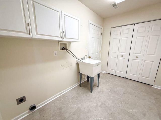 104 Woodhawk Ln, Franklin Twp, PA 16001