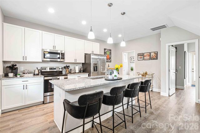 22 Daniel Road, Asheville, NC 28806