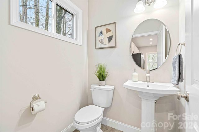 22 Daniel Road, Asheville, NC 28806