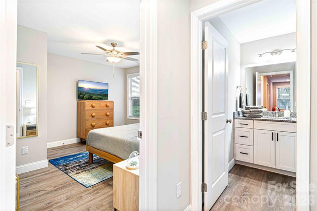 22 Daniel Road, Asheville, NC 28806