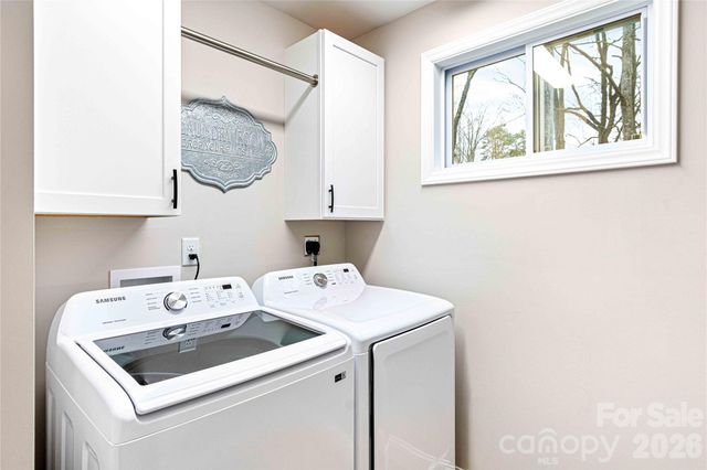 22 Daniel Road, Asheville, NC 28806