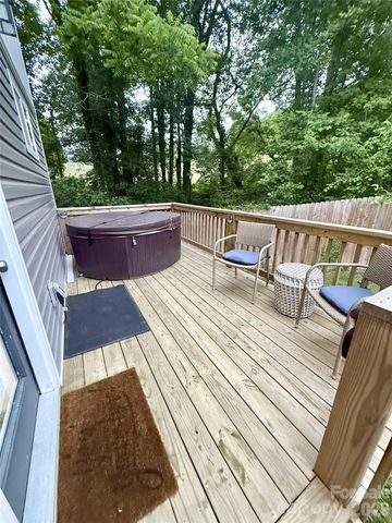 22 Daniel Road, Asheville, NC 28806