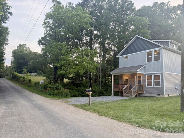 22 Daniel Road, Asheville, NC 28806