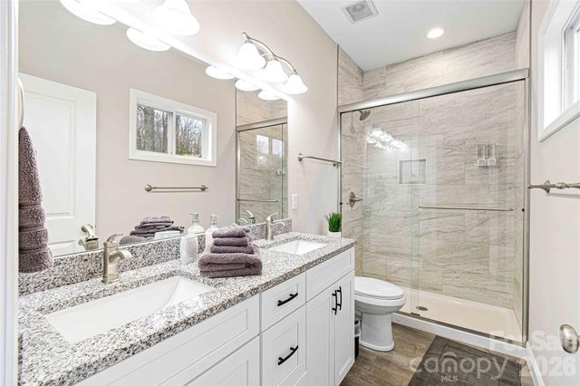 22 Daniel Road, Asheville, NC 28806