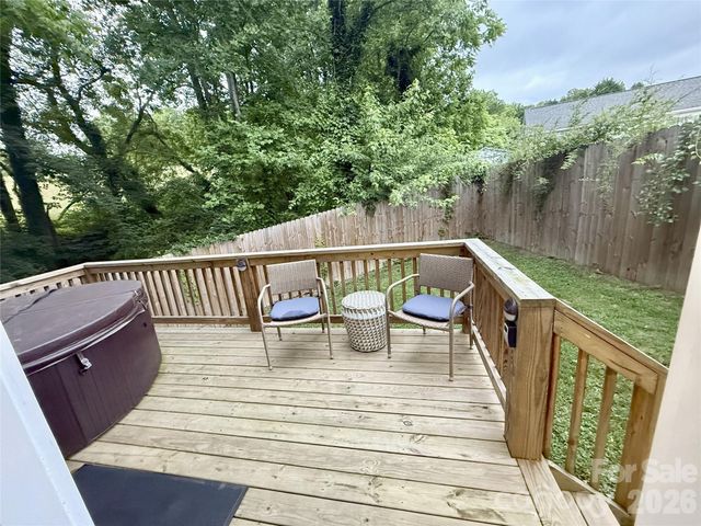 22 Daniel Road, Asheville, NC 28806