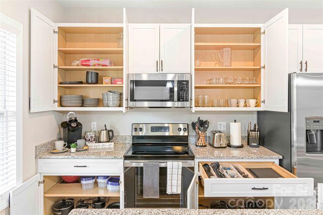 22 Daniel Road, Asheville, NC 28806