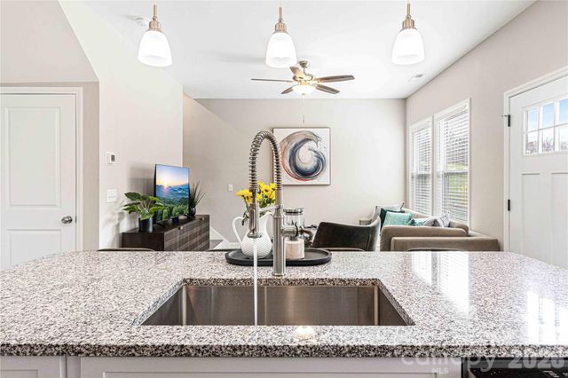 22 Daniel Road, Asheville, NC 28806