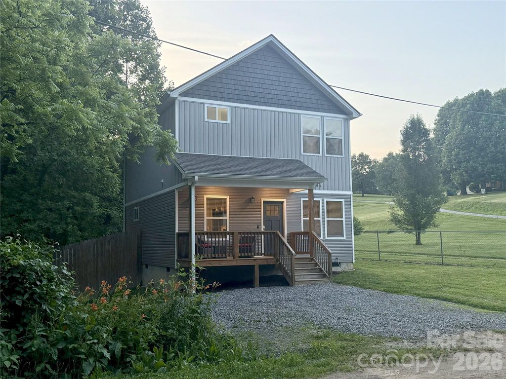 22 Daniel Road, Asheville, NC 28806