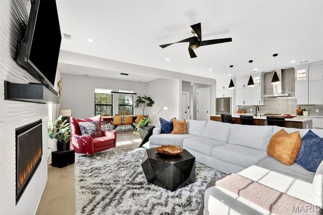 4323 Westminster Place 2E, St Louis, MO 63108