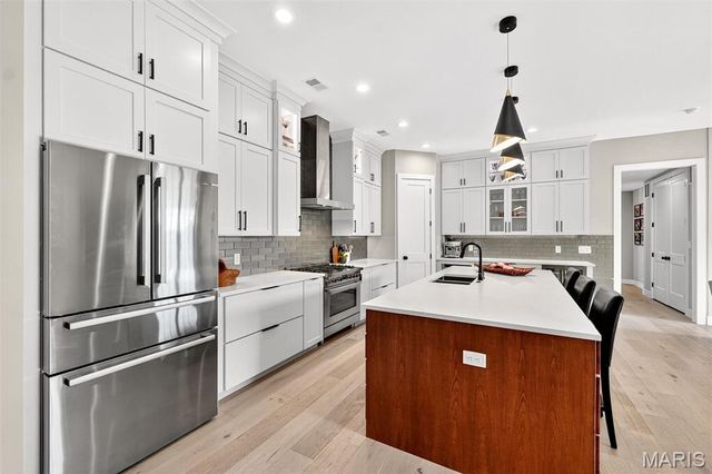 4323 Westminster Place 2E, St Louis, MO 63108