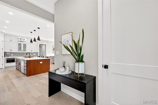 4323 Westminster Place 2E, St Louis, MO 63108