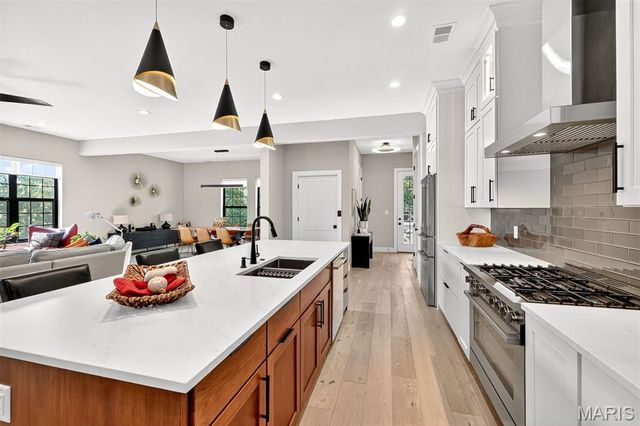 4323 Westminster Place 2E, St Louis, MO 63108