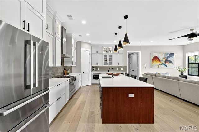 4323 Westminster Place 2E, St Louis, MO 63108