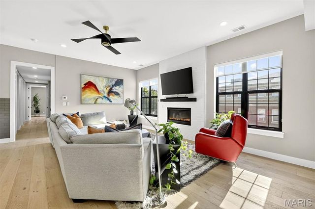 4323 Westminster Place 2E, St Louis, MO 63108