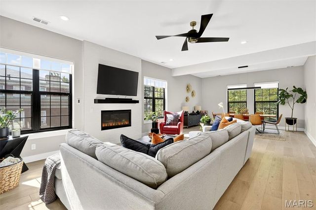 4323 Westminster Place 2E, St Louis, MO 63108