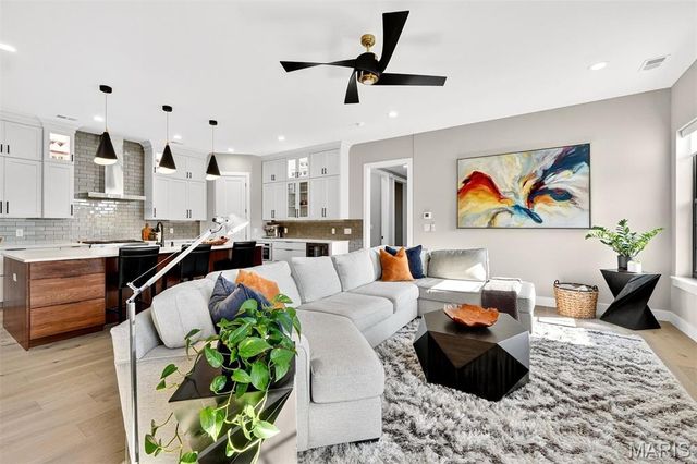 4323 Westminster Place 2E, St Louis, MO 63108