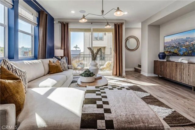 12719 Azure Way 24, Hawthorne, CA 90250