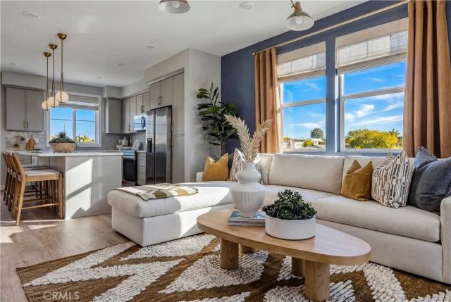 12719 Azure Way 24, Hawthorne, CA 90250
