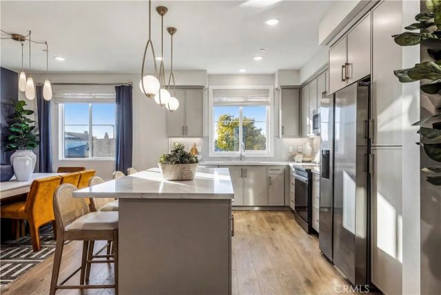 12719 Azure Way 24, Hawthorne, CA 90250