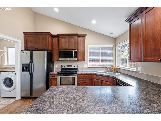 4964 PERIWINKLE Dr, Salem, OR 97317