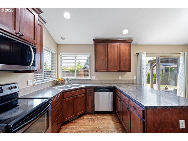 4964 PERIWINKLE Dr, Salem, OR 97317