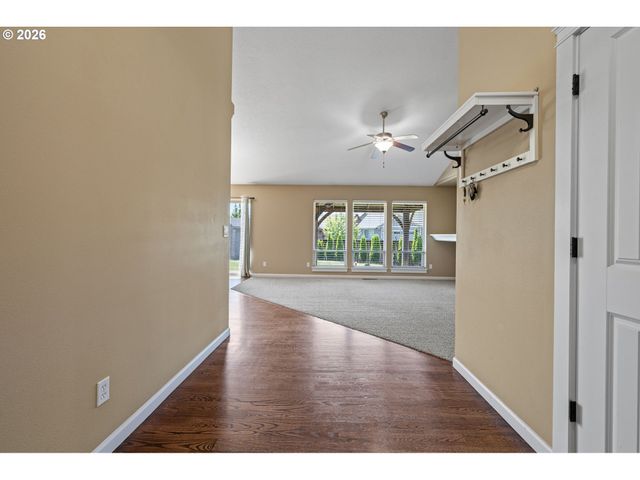 4964 PERIWINKLE Dr, Salem, OR 97317