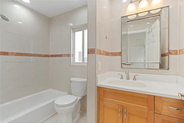 15601 SW 14th St, Pembroke Pines, FL 33027