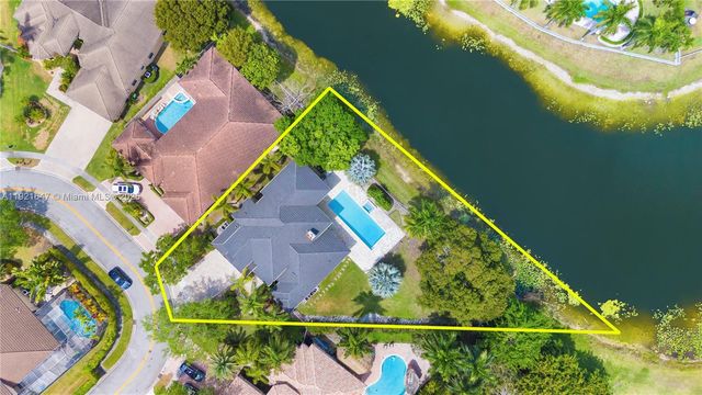 15601 SW 14th St, Pembroke Pines, FL 33027